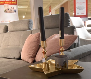 Weihnachtsdekoration ist ein kreatives Abenteuer, das jedes Zuhause in ein kleines Winterwunderland verwandeln kann