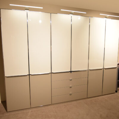 Drehtürenschrank Glas Weiß & Kieselgrau 300 cm