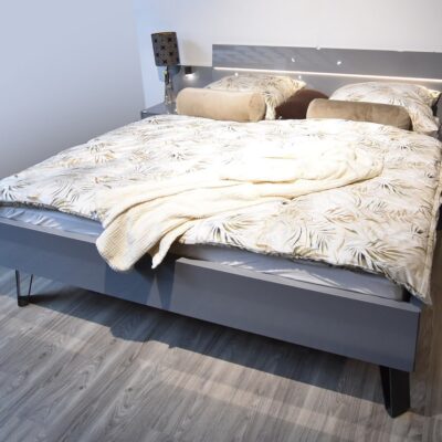 Schlafzimmer Set Platingrau Hochglanz – Bett & Nachtkonsolen reduziert