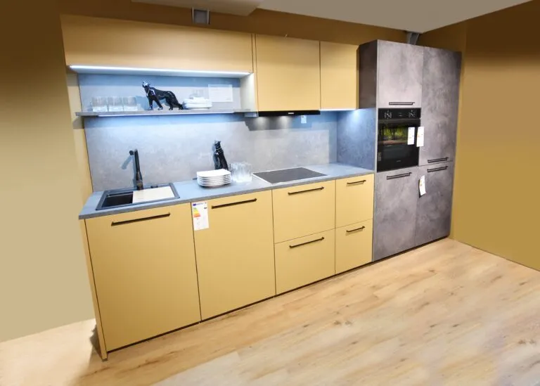 Kleine Küche weiss und grau