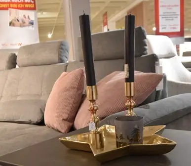 Weihnachtsdekoration ist ein kreatives Abenteuer, das jedes Zuhause in ein kleines Winterwunderland verwandeln kann